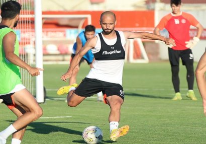 Coşqun Diniyev komanda yoldaşlarını görün nə hala saldı? - FOTO