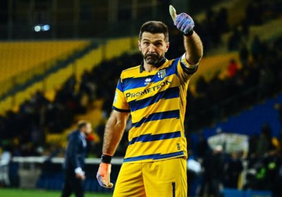 45 yaşlı Buffon \