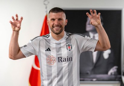 “Milan”ın xorvat futbolçusu “Beşiktaş”la müqavilə bağladı