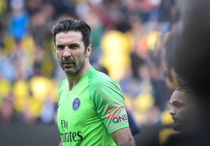 Buffon karyerasını başa vurdu
