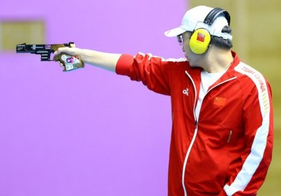 Çinli atıcı Bakıda dünya rekordunu yenilədi