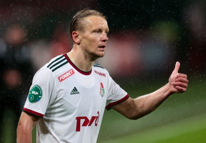 Smolnikov karyerasını bitirdi