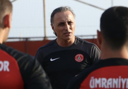 Diniyevin komandasında yeni baş məşqçi