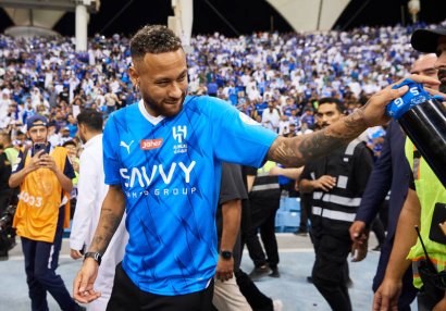 Neymar debüt etdi