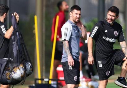 Messi komanda ilə məşqlərə geri döndü