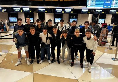 İspanların seçdiyi azərbaycanlı futbolçular Barselonaya yola düşdü