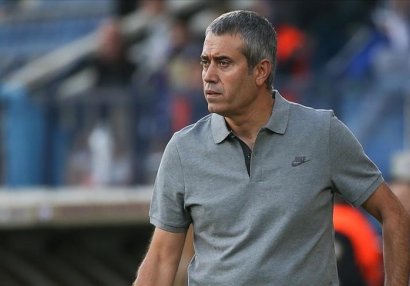 İstanbul klubu baş məşqçisini istefaya göndərdi
