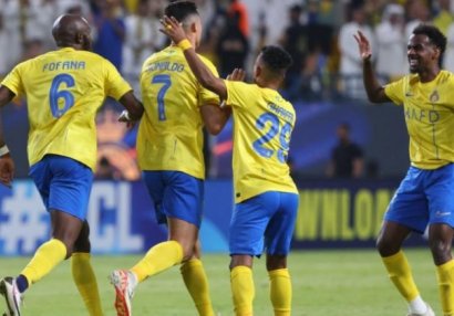 Ronaldu yubiley matçında fərqləndi, komandası darmadağına sevindi