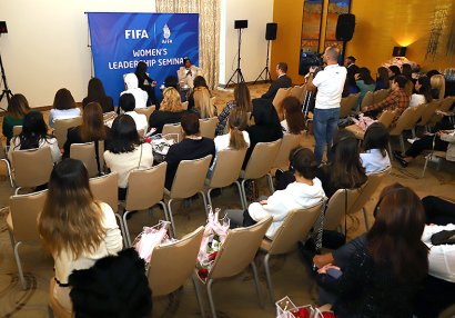 FIFA-nın baş katibi Bakıda liderlik mövzusunda seminar keçdi