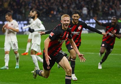 “Bayern” darmadağına üzüldü, “Borussiya” evdə uduzdu