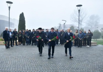 “Vüqar Həşimov Memorialı”nın iştirakçıları Heydər Əliyevin abidəsini ziyarət ediblər