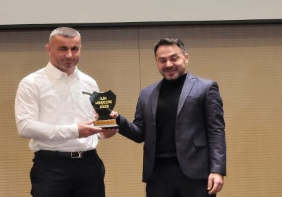 İlin məşqçisi seçilən Qurban Qurbanov mükafatlandırıldı
