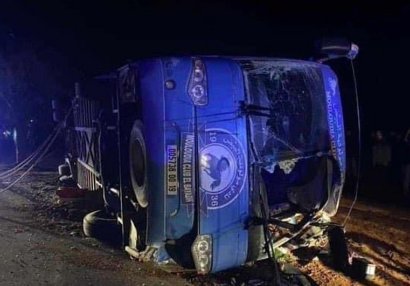 Avtobus qəzaya uğradı, məşqçi və qapıçı öldü