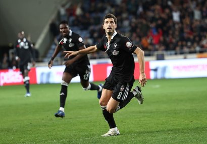Dadaşov oynadı, komandası “Beşiktaş”a uduzdu