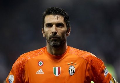 Buffon qapı dirəklərinin daha hündür olmasını istəyir