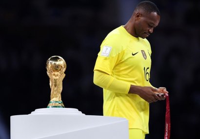 38 yaşlı dünya çempionu 2 illik müqaviləyə razılaşdı