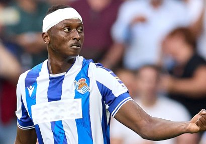 Umar Sadik Nigeriya millisinin düşərgəsini tərk etdi - SƏBƏB