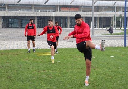 Premyer Liqa klubu futbolçusunu icarəyə verdi