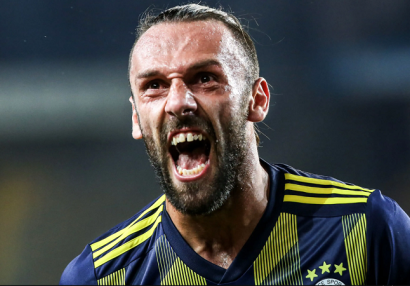 İstanbul nəhəngi sabiq futbolçusunu geri qaytarır