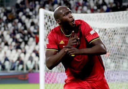 Lukaku əfsanəvi Puşkaşı geridə qoydu