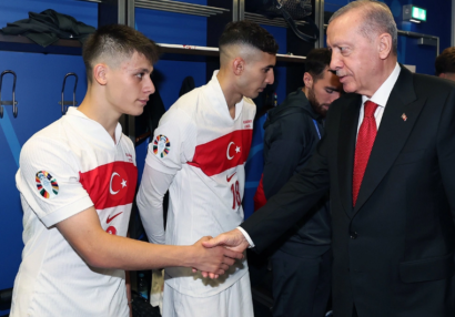 Ərdoğan milli üzvləri ilə görüşdü