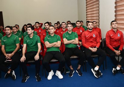 Hakimlər "Neftçi"nin köhnə bazasına sığındılar