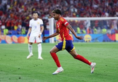 "Lamin Yamalı Messi ilə müqayisə etmək səhvdir"