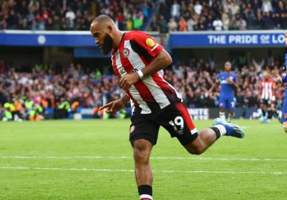 "Brentford"un bombardiri İngiltərə nəhənginə keçmək üzrədir