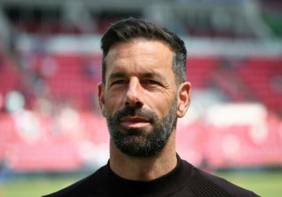 Futbolçular Rud van Nistelroyun MY-dən getməsini istəmirlər