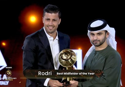 İlin ən yaxşı yarımmüdafiəçisi adı uğrunda 11 futbolçu mübarizə aparacaq