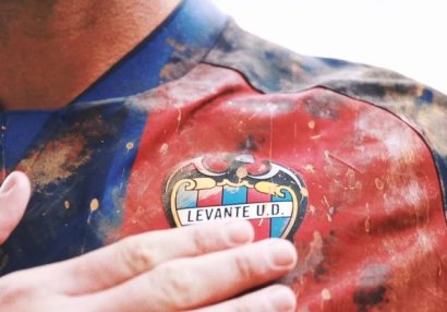 "Levante"nin futbolçuları matça çirkli forma ilə çıxdılar - Aksiya