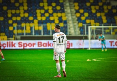 Renat yaşıl meydanlara qayıtdı, komandası...