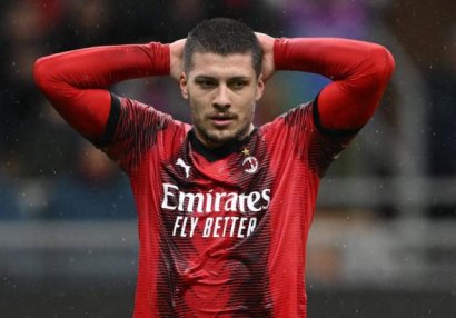 Yoviç "Milan"ı tərk edəcək, İtaliyanı yox