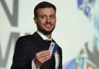 Portuqaliya nəhəngi argentinalı mütəxəssisə tapşırıldı