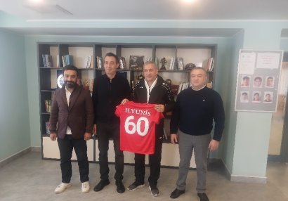 "Turan Tovuz" Yunis Hüseynovun yubileyini təbrik etdi