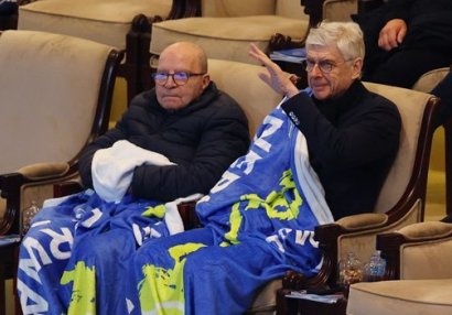 Arsen Venger rusların duelini canlı izlədi