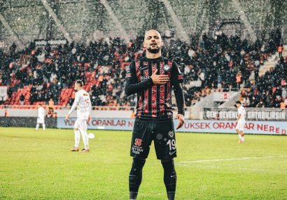 Coşqun Diniyev oyuna sonradan qoşuldu