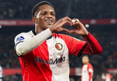 "Feyenoord"un gənc ulduzunu iki Avropa nəhəngi istəyir