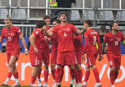 İki futbolçu Türkiyə millisinin düşərgəsini tərk etdi