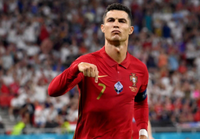 Ronaldu "Ginnesin Rekordlar Kitabı"na düşdü - FOTO
