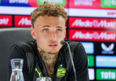 Ulduz futbolçunun atası meydanda döyüldü - FOTOLAR