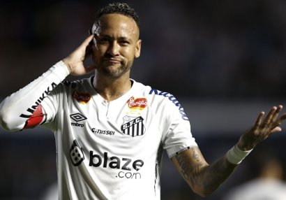 "Santos" büdcəsinin 25 faizini Neymara xərcləyir - Ulduz oyunçu nə qədər qazanır?