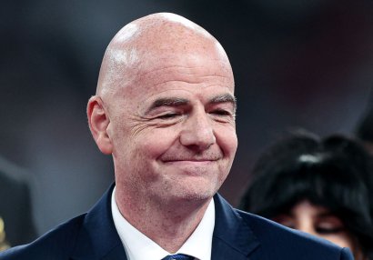 FİFA prezidenti açılış oyununda anşlaq vəd etdi