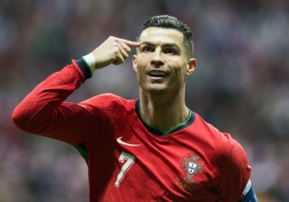 Ronaldu Trampa öz formasını göndərdi