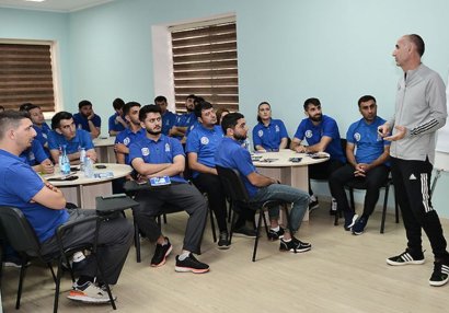 Bakıda D kateqoriyalı məşqçi kursları başladı