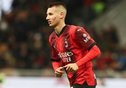"Milan"ın 17 yaşlı rekordçusu iş yerini dəyişmək üzrədir - SON DURUM