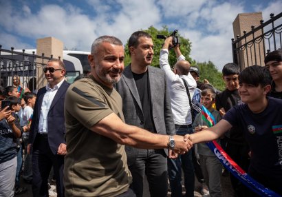 "Qarabağ" Şuşada 1 nömrəli məktəbi ziyarət etdi - FOTO