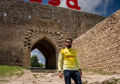 "Qarabağ" yeni formalarını Şuşada təqdim etdi - FOTO