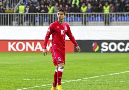 Araz Abdulkayev Premyer Liqa klubuna keçdi