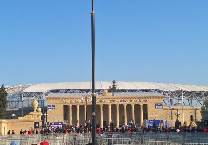 "Şelburn" fanatları tribunalara tələsir, bilet almağı son günə saxlayanlar var - FOTO